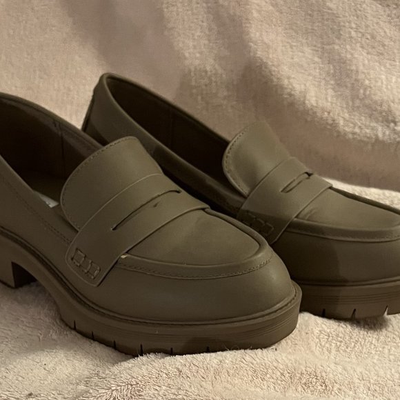 Lug heel loafers-wide width - Picture 2 of 4